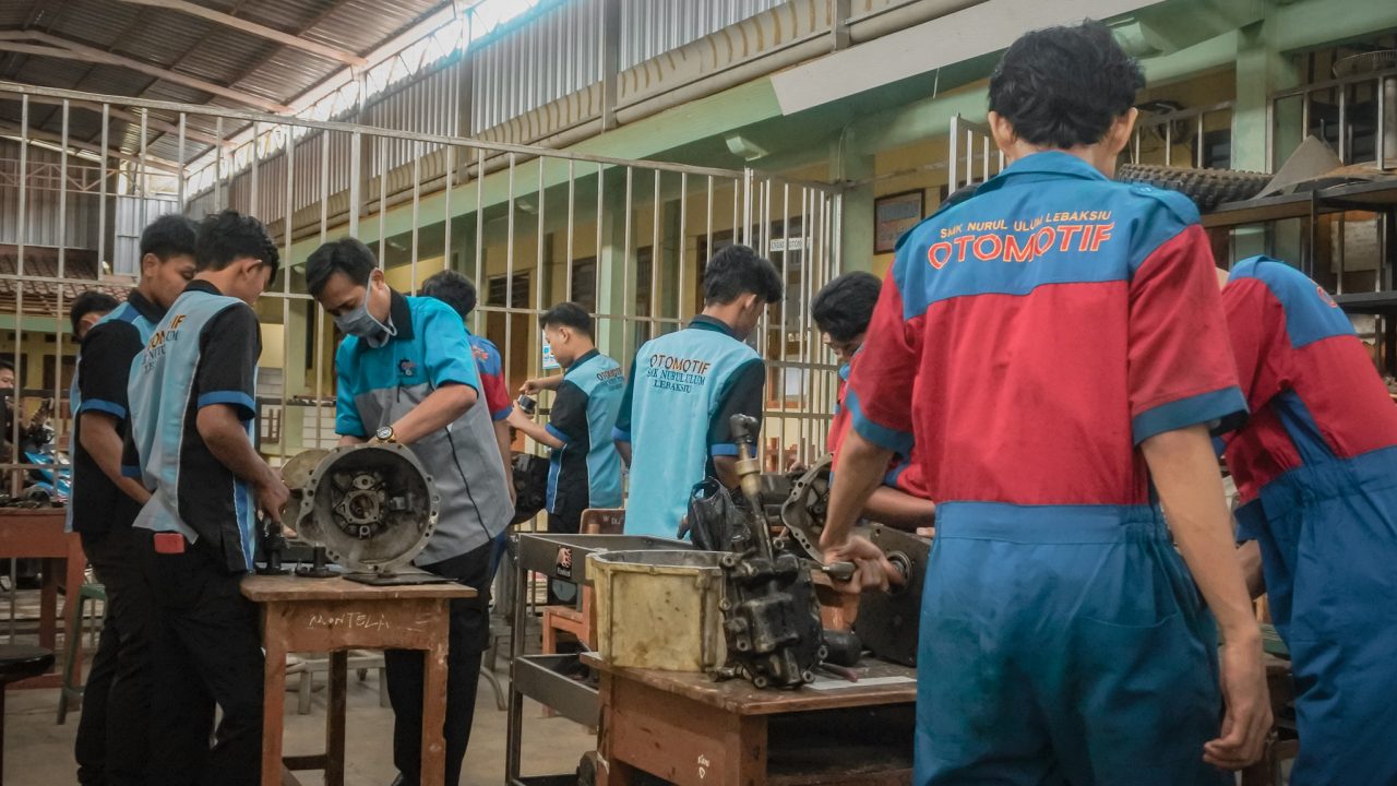 SMK Nurul Ulum Lebaksiu Tegal – Otomotif, Bisnis Manajemen, Teknologi